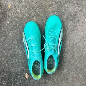 Puma Ultra Ultimate Women’s Soccer Cleats Green FG/AG 8.5